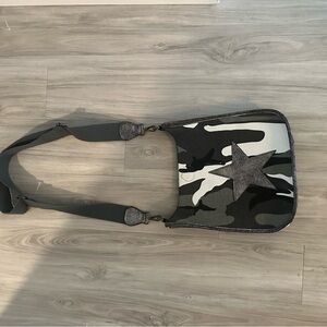 Camo canvas saddle bag